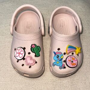 CROCS Toddler Size 7 Kids Dusty Pink Clogs with Cute Charms